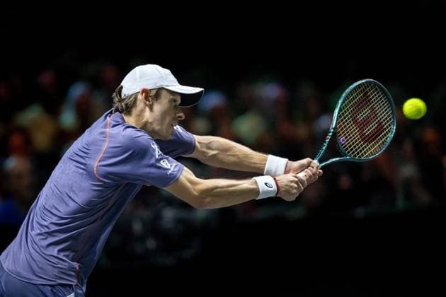 Sport Bilder des Tages ROTTERDAM - Alex de Minaur (AUS) in action against Mattia Bellucci (ITA) on the sixth day of the ABN AMRO Open tennis tournament in Ahoy. ANP SANDER KING ABN AMRO Open - Day Six 2025 xVIxANPxSportx xxANPxIVx 519421615 originalFilename: 519421615.jpg