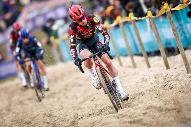 Belgian Eli Iserbyt pictured in action during the men elite race of the Noordzeecross cyclocross cycling event in Middelkerke, the eighth and last race of the Superprestige competition on Saturday 08 February 2025. DAVIDxPINTENS  x111995954x