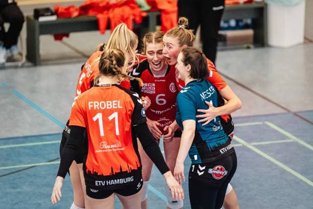 Volleyball Women Season 2024 2025 2 Volleyball Bundesliga Women Pro ETV Hamburg vs VCO Dresden 08 02 2025 Constanze von Meyenn 6, ETV Hamburg in the middle of the jubilation at ETV Hamburg Lokstedter Steindamm 52 Hamburg Germany