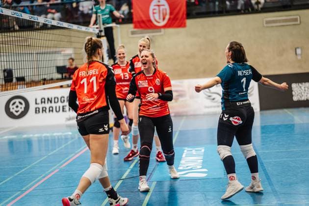 Volleyball Women Season 2024 2025 2 Volleyball Bundesliga Women Pro ETV Hamburg vs VCO Dresden 08 02 2025 ETV cheers, in the middle Luise Klein 9, ETV Hamburg Hamburg Lokstedter Steindamm 52 Hamburg Germany