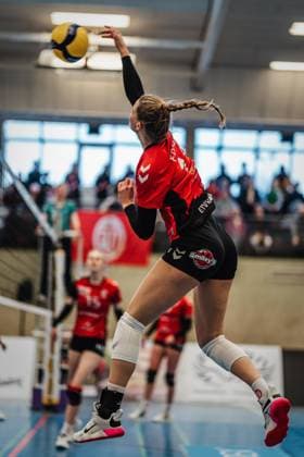 Volleyball Women Season 2024 2025 2 Volleyball Bundesliga Women Pro ETV Hamburg vs VCO Dresden 08 02 2025 Svea Frobel 11, ETV Hamburg beim Angriff Hamburg Lokstedter Steindamm 52 Hamburg Germany