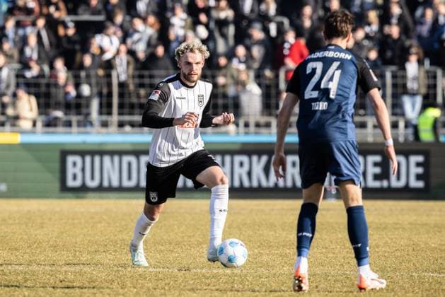 Soccer Men 2 Bundesliga 21 Matchday Season 2024 2025 SSV Ulm 1846 Football vs SC Paderborn 1907 08 02 2025 32 Philipp Strompf SSV Ulm 1846 Football DFL regulations prohibit any use of photographs as image sequences and or quasi video Ulm Donaustadion Baden Württemberg Germany