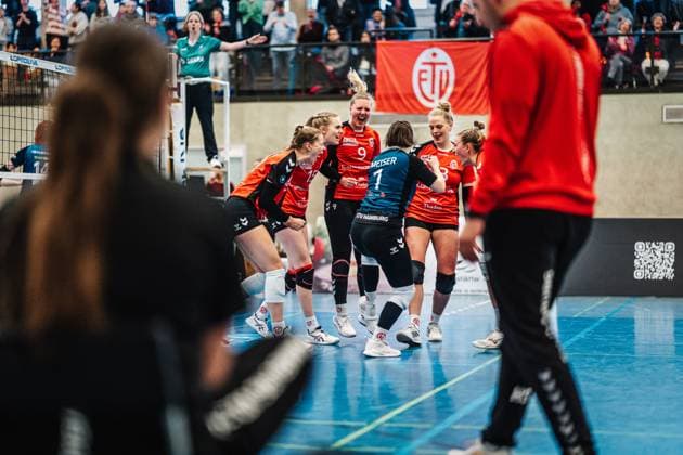 Volleyball Women Season 2024 2025 2 Volleyball Bundesliga Women Pro ETV Hamburg vs VCO Dresden 08 02 2025 ETV cheers f l Svea Frobel 11, ETV Hamburg Alexa Sophie Thaden 15, ETV Hamburg Luise Klein 9, ETV Hamburg Jana Marie Meiser 1, ETV Hamburg Laura Eickhof 13, ETV Hamburg and Leonie Körtzinger 7, ETV Hamburg Hamburg Lokstedter Steindamm 52 Hamburg Germany