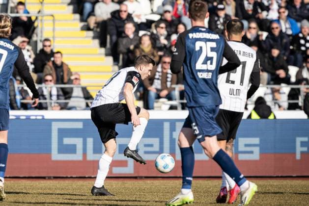 Soccer Men 2 Bundesliga 21 Matchday Season 2024 2025 SSV Ulm 1846 Football vs SC Paderborn 1907 08 02 2025 13 Robert Leipertz SSV Ulm 1846 Football DFL regulations prohibit any use of photographs as image sequences and or quasi video Ulm Donaustadion Baden Württemberg Germany