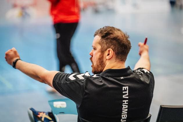 Volleyball Women Season 2024 2025 2 Volleyball Bundesliga Women Pro ETV Hamburg vs VCO Dresden 08 02 2025 Co Coach Sergej Fink Hamburg Lokstedter Steindamm 52 Hamburg Germany