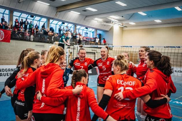 Volleyball Women Season 2024 2025 2 Volleyball Bundesliga Women Pro ETV Hamburg vs VCO Dresden 08 02 2025 ETV wins and celebrates f l Jana Marie Meiser 1, ETV Hamburg Leonie Körtzinger 7, ETV Hamburg and Anna Hartig 5, ETV Hamburg Jubel Emotionen Hamburg Lokstedter Steindamm 52 Hamburg Germany
