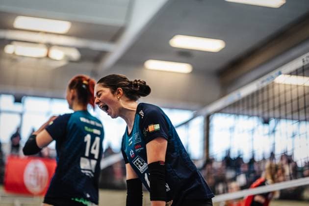 Volleyball Women Season 2024 2025 2 Volleyball Bundesliga Women Pro ETV Hamburg vs VCO Dresden 08 02 2025 Zofia Sykut 11, VCO Dresden cheers Hamburg Lokstedter Steindamm 52 Hamburg Germany