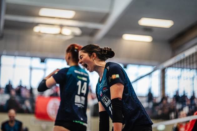 Volleyball Women Season 2024 2025 2 Volleyball Bundesliga Women Pro ETV Hamburg vs VCO Dresden 08 02 2025 Zofia Sykut 11, VCO Dresden cheers Hamburg Lokstedter Steindamm 52 Hamburg Germany