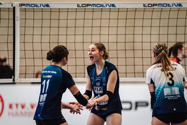 Volleyball Women Season 2024 2025 2 Volleyball Bundesliga Women Pro ETV Hamburg vs VCO Dresden 08 02 2025 v l Zofia Sykut 11, VCO Dresden , Teresa Ziegenbalg 4, VCO Dresden jubel Hamburg Lokstedter Steindamm 52 Hamburg Germany