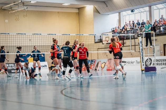 Volleyball Women Season 2024 2025 2 Volleyball Bundesliga Women Pro ETV Hamburg vs VCO Dresden 08 02 2025 ETV cheers, f l Leonie Körtzinger 7, ETV Hamburg Jana Marie Meiser 1, ETV Hamburg Alexa Sophie Thaden 15, ETV Hamburg Luise Klein 9, ETV Hamburg Louisa Krams 17, ETV Hamburg and Maja Pahlke 3, ETV Hamburg Hamburg Lokstedter Steindamm 52 Hamburg Germany