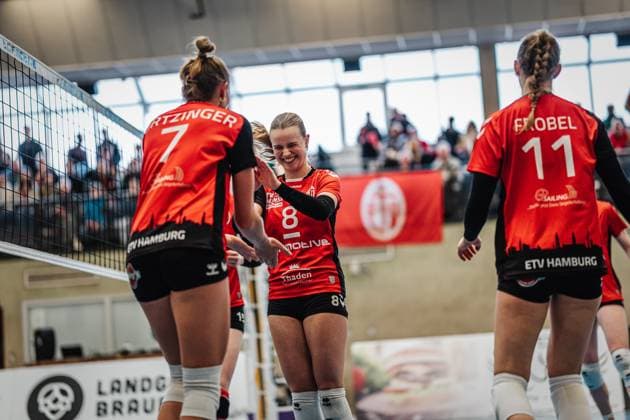 Volleyball Women Season 2024 2025 2 Volleyball Bundesliga Women Pro ETV Hamburg vs VCO Dresden 08 02 2025 f l Leonie Körtzinger 7, ETV Hamburg and Zoe Konjer 8, ETV Hamburg Hamburg Lokstedter Steindamm 52 Hamburg Germany
