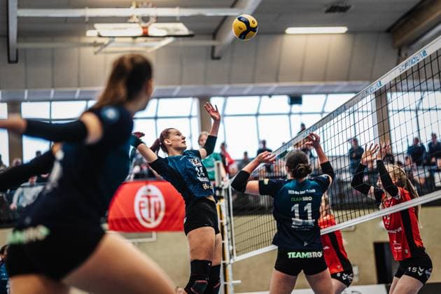 Volleyball Women Season 2024 2025 2 Volleyball Bundesliga Women Pro ETV Hamburg vs VCO Dresden 08 02 2025 Anni Tändler 14, VCO Dresden on the attack Hamburg Lokstedter Steindamm 52 Hamburg Germany