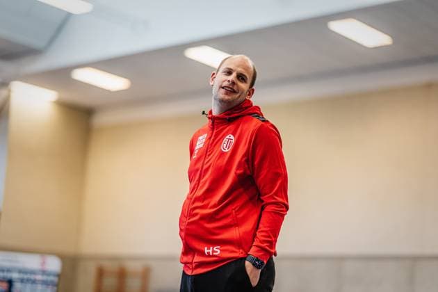 Volleyball Women Season 2024 2025 2 Volleyball Bundesliga Women Pro ETV Hamburg vs VCO Dresden 08 02 2025 Coach Holger Schlawitz ETV Hamburg Hamburg Lokstedter Steindamm 52 Hamburg Germany