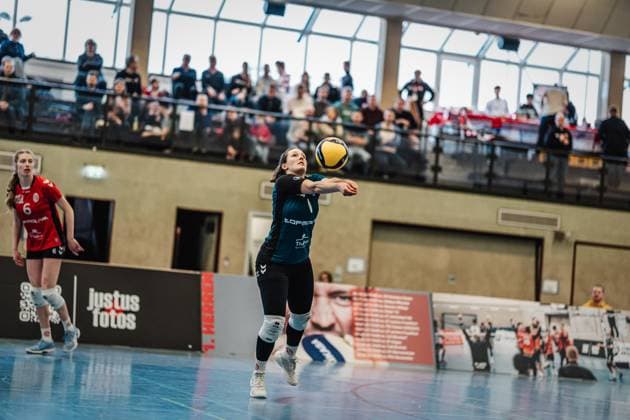 Volleyball Women Season 2024 2025 2 Volleyball Bundesliga Women Pro ETV Hamburg vs VCO Dresden 08 02 2025 Jana Marie Meiser 1, ETV Hamburg plays the ball Hamburg Lokstedter Steindamm 52 Hamburg Germany