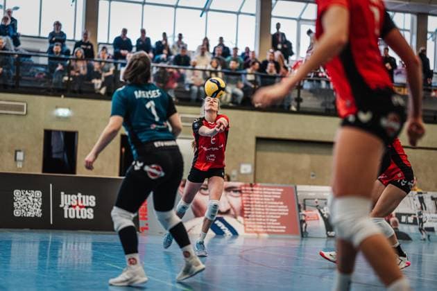 Volleyball Women Season 2024 2025 2 Volleyball Bundesliga Women Pro ETV Hamburg vs VCO Dresden 08 02 2025 Constanze von Meyenn 6, ETV Hamburg plays the ball Hamburg Lokstedter Steindamm 52 Hamburg Germany