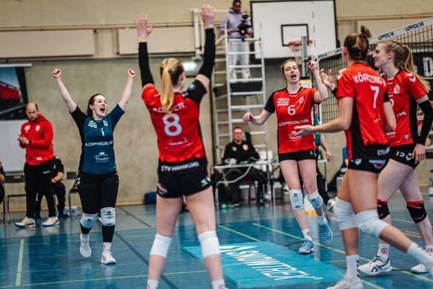 Volleyball Women Season 2024 2025 2 Volleyball Bundesliga Women Pro ETV Hamburg vs VCO Dresden 08 02 2025 ETV cheers after a point, f l Jana Marie Meiser 1, ETV Hamburg , Zoe Konjer 8, ETV Hamburg , Constanze von Meyenn 6, ETV Hamburg , Leonie Körtzinger 7, ETV Hamburg , Alexa Sophie Thaden 15, ETV Hamburg Hamburg Lokstedter Steindamm 52 Hamburg Germany