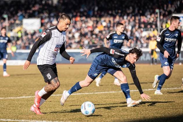 Soccer Men 2 Bundesliga 21 Matchday Season 2024 2025 SSV Ulm 1846 Soccer vs SC Paderborn 1907 08 02 2025 New entry 21 Oliver Batista Meier SSV Ulm 1846 Soccer , 4 Calvin Brackelmann SC Paderborn DFL regulations prohibit any use of photographs as image sequences and or quasi video Ulm Donaustadion Baden Württemberg Germany