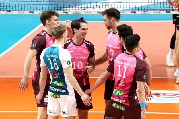 DEU, DVV, 1 VBL, BR Volleys vs Netzhoppers KW Bestensee, 08 02 2025, Max Schmeling Halle, Berlin, DEU, DVV, 1 VBL, BR Volleys vs Netzhoppers KW Bestensee, in the picture Netzhoppers player circle Photo Juergen Engler nordphoto GmbH nordphotoxGmbHx xEngler nph00076