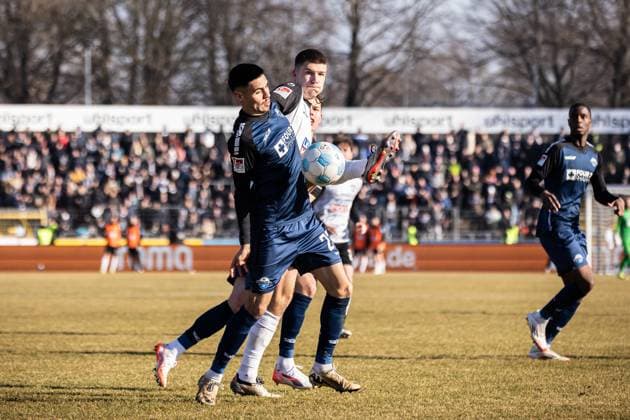 Soccer Men 2 Bundesliga 21 Matchday Season 2024 2025 SSV Ulm 1846 Football vs SC Paderborn 1907 08 02 2025 38 Luka Hyryläinen SSV Ulm 1846 Football , 23 Raphael Obermair SC Paderborn , 4 Tom Gaal SSV Ulm 1846 Football DFL regulations prohibit any use of photographs as image sequences and or quasi video Ulm Donaustadion Baden Württemberg Germany