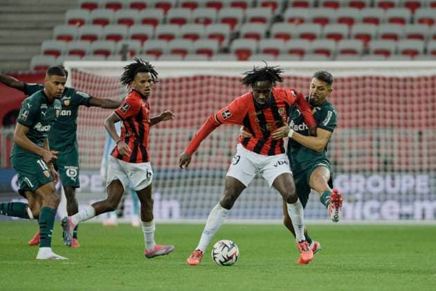 FOOTBALL : OGC Nice vs RC Lens - ligue 1 - 8 02 25 Nice™s forward 29 Evann Guessand and RC Lens s 14 Facundo Medina fights for the ball during the during the French L1 football match between Nice (OGC Nice) and Lens (RC Lens) at Allianz Riviera Stadium of Nice, south France, on February 8, 2025. NICEFrance  Copyright: xfredxDIDES psnewzx