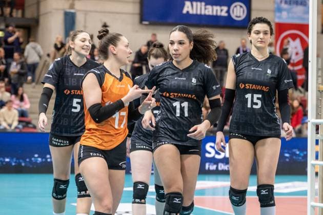 Kacey Jost Ladies in Black Aachen, 17 , Jasmine Rivest Ladies in Black Aachen, 11 Sophia Fallah Ladies in Black Aachen, 15 visibly disappointed GER, Allianz MTV Stuttgart Ladies in Black Aachen, Volleyball Bundesliga, VBL, Spielzeit 2024 2025, 08 02 2025 GER, Allianz MTV Stuttgart Ladies in Black Aachen, Volleyball Bundesliga, VBL, Spielzeit 2024 2025, 08 02 2025 Stuttgart Copyright: xSandyxDinkelackerx EP_SDR