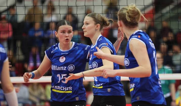 Stuttgart , Volleyball Bundesliga Women, Allianz MTV Stuttgart vs Ladies in Black Aachen , from left Charlotte Krenicky Marie Steinhilber Stgt