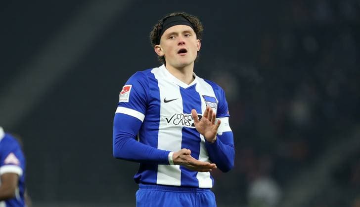 Fabian Reese claps to the fans Sports Soccer Football DFL 2 Bundesliga Men 21 Matchday Season 2024 2025 08 02 2025 Hertha BSC Berlin vs 1 FC Kaiserslautern FCK DFL regulations prohibit any use of photographs as image sequences and or quasi video