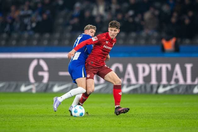 Soccer, Men, Season 2024 2025, 2 Bundesliga 21 Matchday , Hertha BSC 1 FC Kaiserslautern, v l Michael Cuisance Hertha BSC , Leon Robinson Kaiserslautern , 08 02 2025, Copyright: xSebastianxRäppold MatthiasxKochx