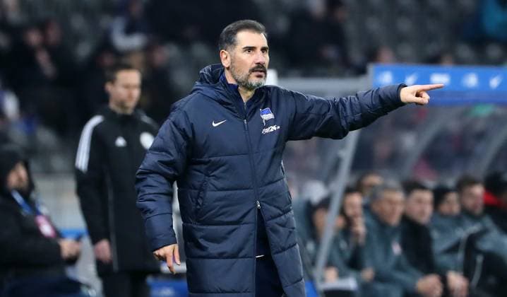 Coach Cristian Fiel pointing, gesturing action upper body Sports Football Soccer DFL 2 Bundesliga Men 21 Matchday Season 2024 2025 08 02 2025 Hertha BSC Berlin vs 1 FC Kaiserslautern FCK DFL regulations prohibit any use of photographs as image sequences and or quasi video