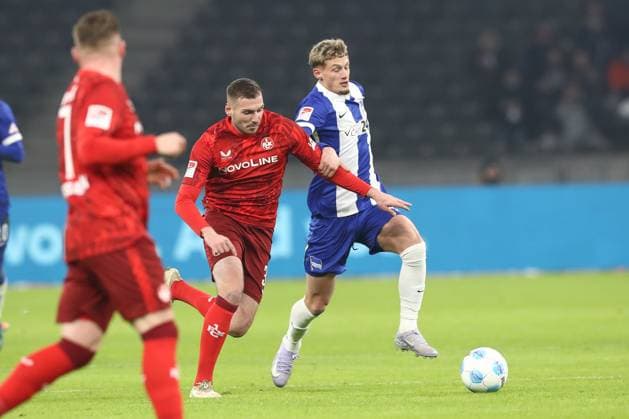 08 02 2025, xtgx, Soccer 2 Bundesliga, Hertha BSC Berlin 1 FC Kaiserslautern emspor, v l Luca Sirch Kaiserslautern, 31 , Michael Cuisance Hertha, 27 duel, fight, tackle DFL DFB REGULATIONS PROHIBIT ANY USE OF PHOTOGRAPHS as IMAGE SEQUENCES and or QUASI VIDEO Berlin