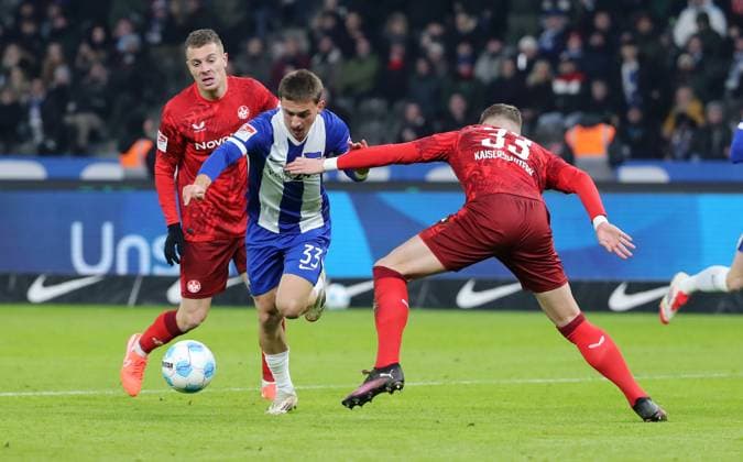 Filip Kaloc, Michal Karbownik on the ball, Jan Elvedi duel Match scene Action Sport Soccer Football DFL 2 Bundesliga Men 21 Matchday Season 2024 2025 08 02 2025 Hertha BSC Berlin vs 1 FC Kaiserslautern FCK DFL regulations prohibit any use of photographs as image sequences and or quasi video