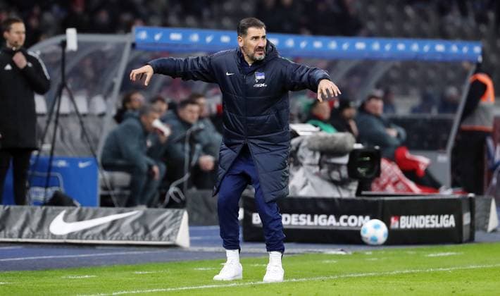 Coach Cristian Fiel shouting, pointing, gesticulating Action upper body Sport Soccer Football DFL 2 Bundesliga Men 21 Matchday Season 2024 2025 08 02 2025 Hertha BSC Berlin vs 1 FC Kaiserslautern FCK DFL regulations prohibit any use of photographs as image sequences and or quasi video