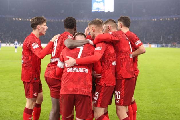 08 02 2025, xtgx, Fußball 2 Bundesliga, Hertha BSC Berlin 1 FC Kaiserslautern emspor, v l Luca Sirch Kaiserslautern, 31 Jubel, Torjubel, jubelt ueber das Tor, celebrate the goal, celebration DFL DFB REGULATIONS PROHIBIT ANY USE OF PHOTOGRAPHS as IMAGE SEQUENCES and or QUASI VIDEO Berlin