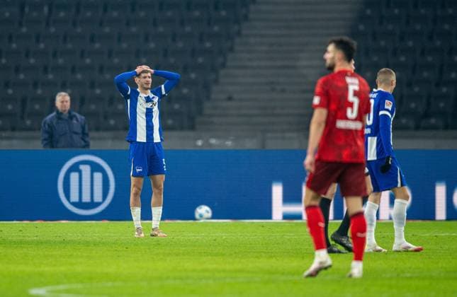 Soccer, Men, Season 2024 2025, 2 Bundesliga 21 Matchday , Hertha BSC 1 FC Kaiserslautern, v l Marton Dardai Hertha BSC , 08 02 2025, Copyright: xSebastianxRäppold MatthiasxKochx