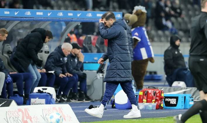 Coach Cristian Fiel disappointed after the end of the match Disappointment Sport Soccer Football DFL 2 Bundesliga Men 21 Matchday Season 2024 2025 08 02 2025 Hertha BSC Berlin vs 1 FC Kaiserslautern FCK DFL regulations prohibit any use of photographs as image sequences and or quasi video
