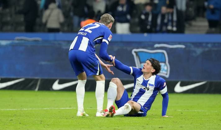 Marten Winkler, Fabian Reese disappointed after the end of the match Disappointment Sport Football Soccer DFL 2 Bundesliga Men 21 Matchday Season 2024 2025 08 02 2025 Hertha BSC Berlin vs 1 FC Kaiserslautern FCK DFL regulations prohibit any use of photographs as image sequences and or quasi video