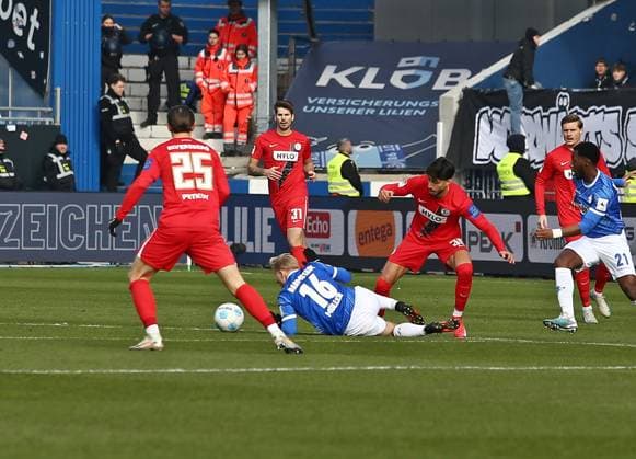 08 02 2025, xpfrx, Soccer 2 Bundesliga, SV Darmstadt 98 SV Elversberg v l Andreas Müller Darmstadt , Muhammed Damar Elversberg DFL DFB REGULATIONS PROHIBIT ANY USE OF PHOTOGRAPHS as IMAGE SEQUENCES and or QUASI VIDEO Darmstadt