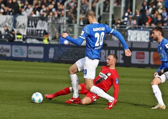 08 02 2025, xpfrx, Soccer 2 Bundesliga, SV Darmstadt 98 SV Elversberg v l Aleksandar Vukotic Darmstadt , Maurice Neubauer Elversberg DFL DFB REGULATIONS PROHIBIT ANY USE OF PHOTOGRAPHS as IMAGE SEQUENCES and or QUASI VIDEO Darmstadt