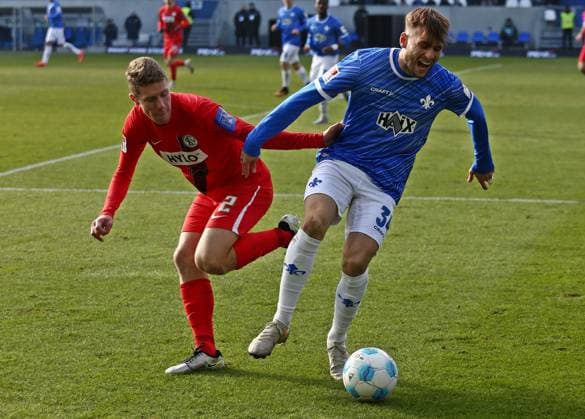08 02 2025, xpfrx, Soccer 2 Bundesliga, SV Darmstadt 98 SV Elversberg v l Elias Baum Elversberg , Killian Julian Corredor Darmstadt DFL DFB REGULATIONS PROHIBIT ANY USE OF PHOTOGRAPHS as IMAGE SEQUENCES and or QUASI VIDEO Darmstadt