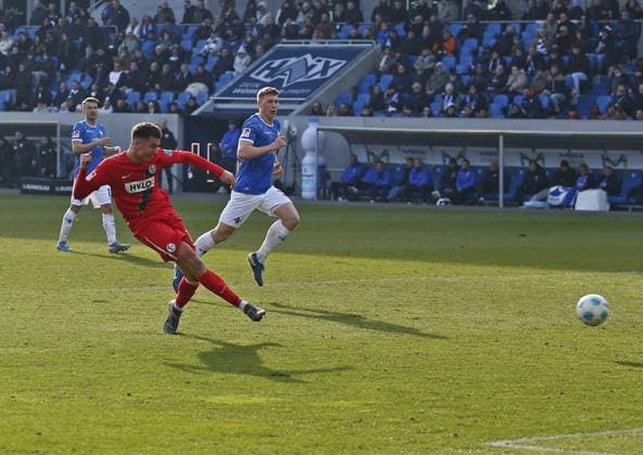 08 02 2025, xpfrx, Soccer 2 Bundesliga, SV Darmstadt 98 SV Elversberg Fisnik Asllani Elversberg scores the 0 3 DFL DFB REGULATIONS PROHIBIT ANY USE OF PHOTOGRAPHS as IMAGE SEQUENCES and or QUASI VIDEO Darmstadt