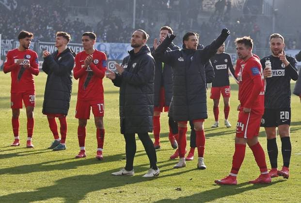 08 02 2025, xpfrx, Soccer 2 Bundesliga, SV Darmstadt 98 SV Elversberg players SV Elversberg celebrate the victory DFL DFB REGULATIONS PROHIBIT ANY USE OF PHOTOGRAPHS as IMAGE SEQUENCES and or QUASI VIDEO Darmstadt