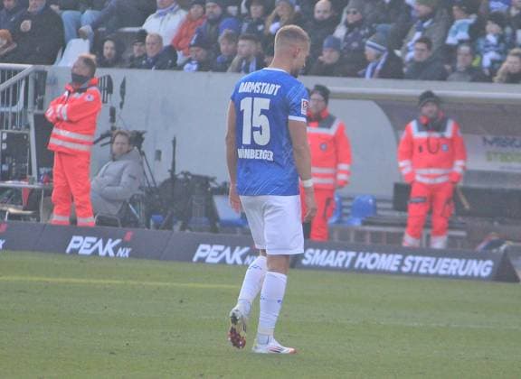 08.02.2025, xpfrx, Fussball 2.Bundesliga, SV Darmstadt 98 - SV Elversberg Fabian Nürnberger (Darmstadt) verlässt wegen roter Karte das Spielfeld (DFL DFB REGULATIONS PROHIBIT ANY USE OF PHOTOGRAPHS as IMAGE SEQUENCES and or QUASI-VIDEO) Darmstadt *** 08 02 2025, xpfrx, Soccer 2 Bundesliga, SV Darmstadt 98 SV Elversberg Fabian Nürnberger Darmstadt leaves the pitch due to red card DFL DFB REGULATIONS PROHIBIT ANY USE OF PHOTOGRAPHS as IMAGE SEQUENCES and or QUASI VIDEO Darmstadt