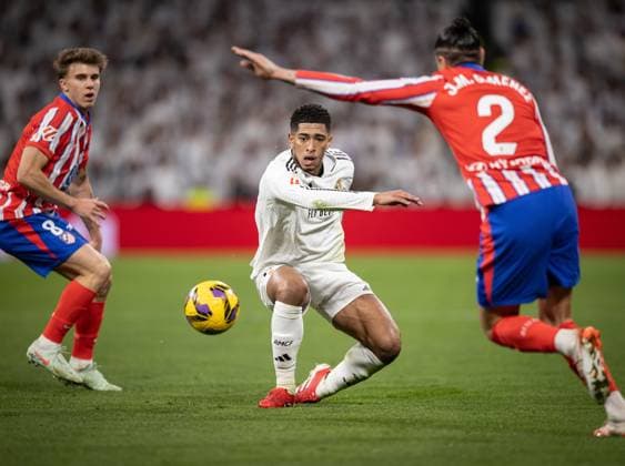 Bilder des Jahres 2025, Sport 02 Februar Sport Themen der Woche KW06 Sport Bilder des Tages Real Madrid x Atletico de Madrid Bellingham (Real Madrid) in action during the game against Atletico de Madrid valid for La Liga at the Santiago Bernabeu stadium, in Madrid, today February 8, 2025. Copyright: xx _RR_5964