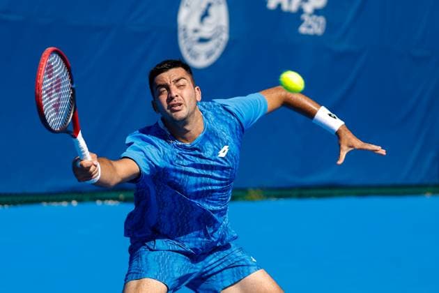 DELRAY BEACH, FL - FEBRUARY 08: Marcelo Tomas Barrios Vera (CHI) hits a forehand during his match against Ethan Quinn (USA) at the Delray Beach Open on February 8, 2025, at the Delray Beach Stadium & Tennis Center in Delray Beach, Florida.(Photo by Chris Arjoon Icon Sportswire) TENNIS: FEB 08 Delray Beach Open EDITORIAL USE ONLY Icon25020800167