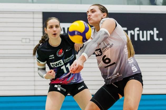 Kira Thomsen (Schwarz-Weiss Erfurt, 6) bei der Ballannahme, 08.02.2025, Erfurt (Deutschland), Volleyball, 1. Bundesliga Frauen, Schwarz-Weiss Erfurt - SSC Palmberg Schwerin xprx