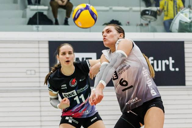 Kira Thomsen (Schwarz-Weiss Erfurt, 6) bei der Ballannahme, 08.02.2025, Erfurt (Deutschland), Volleyball, 1. Bundesliga Frauen, Schwarz-Weiss Erfurt - SSC Palmberg Schwerin xprx