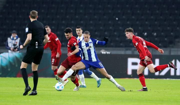 Referees Martin Petersen, Maximilian Bauer, Derry Scherhant, Leon Robinson duel Match scene Action Sport Soccer Football DFL 2 Bundesliga Men 21 Matchday Season 2024 2025 08 02 2025 Hertha BSC Berlin vs 1 FC Kaiserslautern FCK DFL regulations prohibit any use of photographs as image sequences and or quasi video