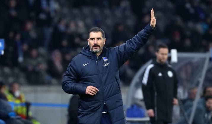 Coach Cristian Fiel pointing, gesturing action upper body Sport Football Soccer DFL 2 Bundesliga Men 21 Matchday Season 2024 2025 08 02 2025 Hertha BSC Berlin vs 1 FC Kaiserslautern FCK DFL regulations prohibit any use of photographs as image sequences and or quasi video