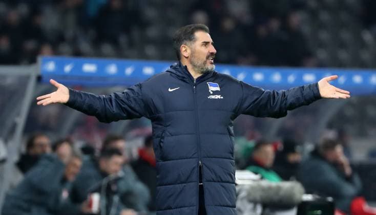 Coach Cristian Fiel pointing, gesturing action upper body Sport Football Soccer DFL 2 Bundesliga Men 21 Matchday Season 2024 2025 08 02 2025 Hertha BSC Berlin vs 1 FC Kaiserslautern FCK DFL regulations prohibit any use of photographs as image sequences and or quasi video