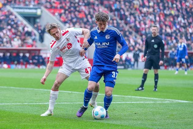 09 02 2025, Football, 1 FC Köln FC Schalke 04, 2 Fußball Bundesliga, 21 Matchday, RheinEnergie STADION, Saison 2024 2025 Mathias Olesen FC Köln 47 in duel against Max Grüger S04 37 DFB regulations prohibit any use of photographs as image sequences and or quasi video Nordrhein Westfalen Germany
